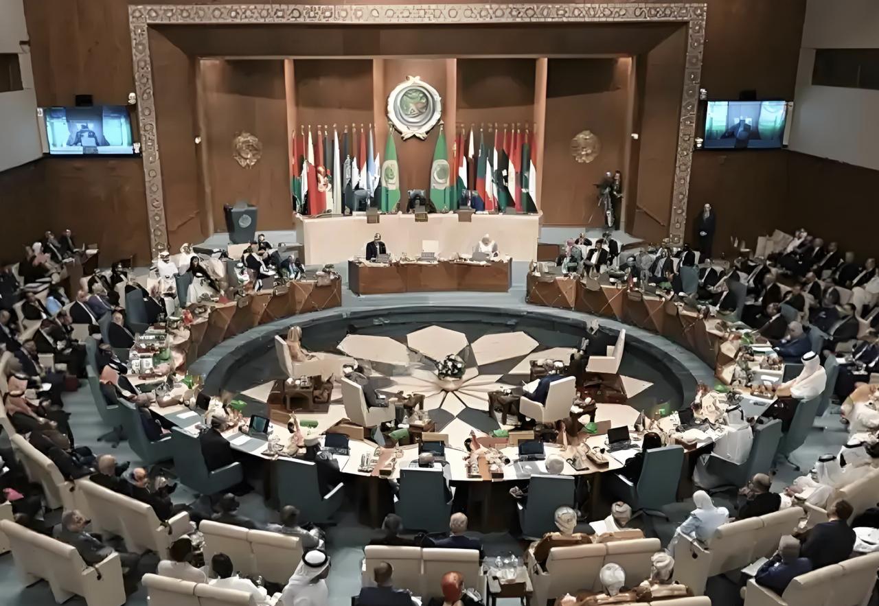 阿拉伯国家，一招就能压制以色列，那就是大力支持胡塞武装。现在能与以色列有来有