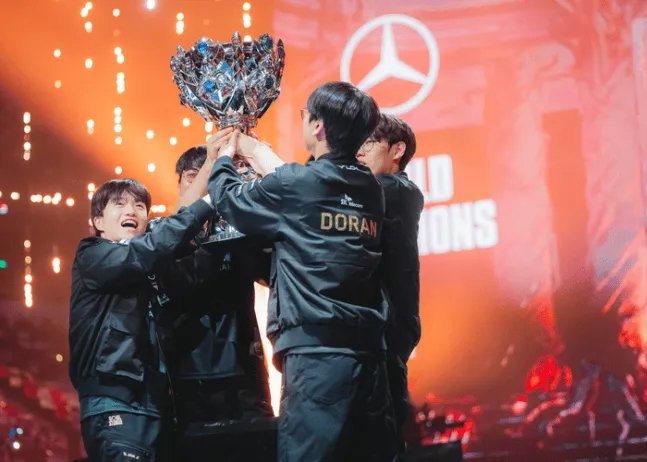 牌面！李在明发文祝贺T1和Faker三连冠：再次证明电子竞技强国的实力！Q:祝贺