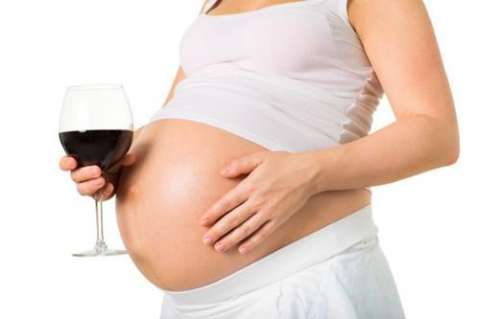 研究调查显示 孕妇喝酒影响胎儿容貌图片