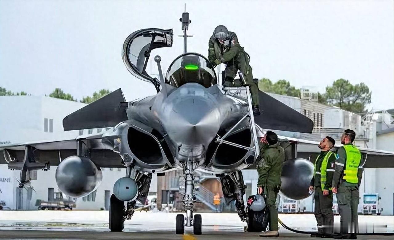 终于破案了，美国破坏我国200亿武器订单：歼10和022导弹艇被放弃。我在想，为