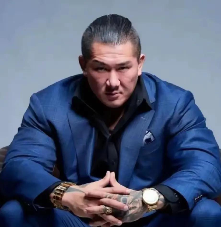 坏人放下屠刀，就立地成佛，何来公平？黄智贤看不上馆长这样左右逢源的两面人，甚至深