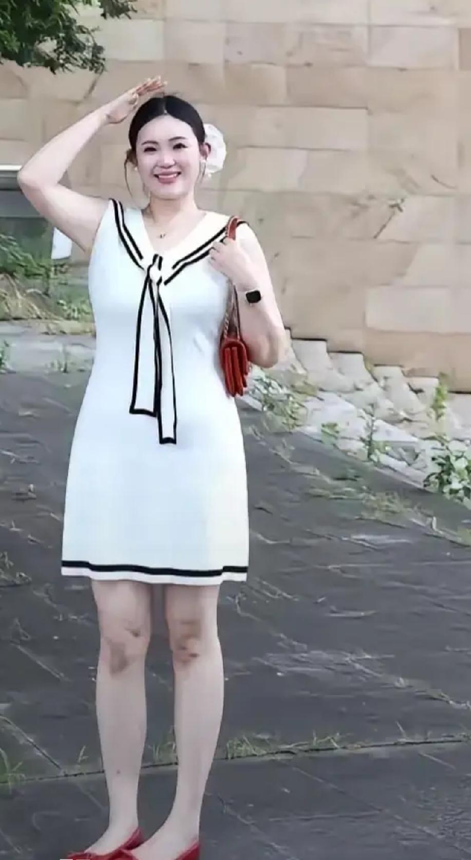 来！考眼力！下图这个人高马大，体格健壮的美女，体态丰盈，身材丰满。皮肤白皙，