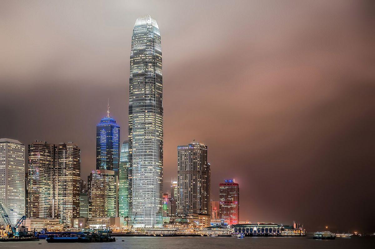 “我又不是中国人，为什么要唱国歌？”2017年的香港立法会宣誓环节中，会议员毛孟