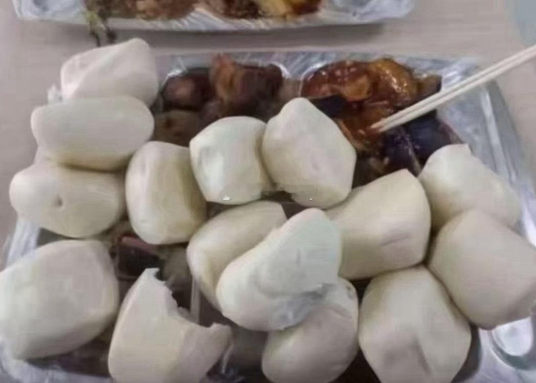 好饿我在吃饭大家吃什么