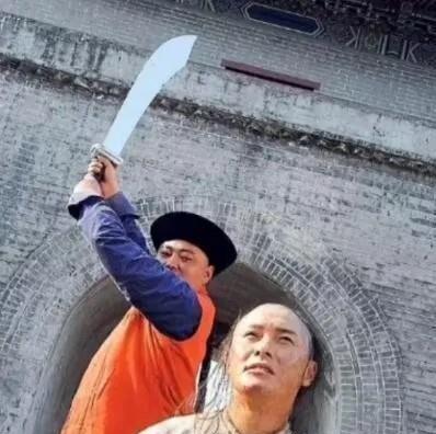 “1661年，金圣叹被砍头。他小声对刽子手说：“我耳朵里有200两银票，先砍我，