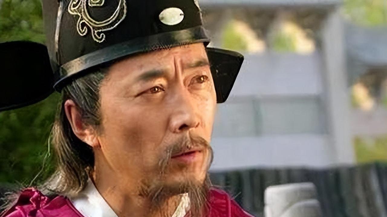 朱元璋想杀刘伯温前夜，马皇后派人送水果给刘伯温，刘伯温的打开一看，大惊失色，只见