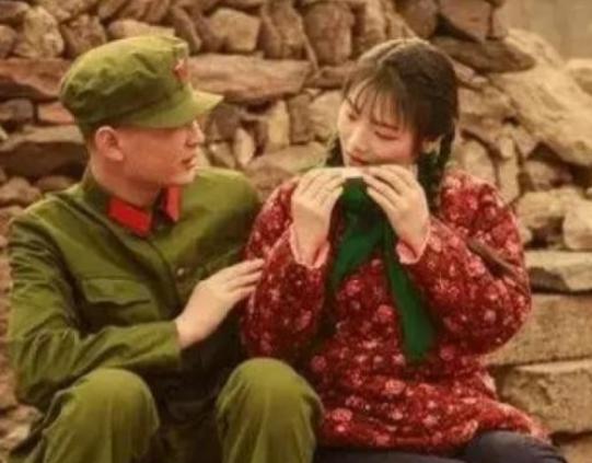 1968年，知青朱启龙参军出发前夜，他的女友解开衣衫，誓言：“不论多久，都会等你