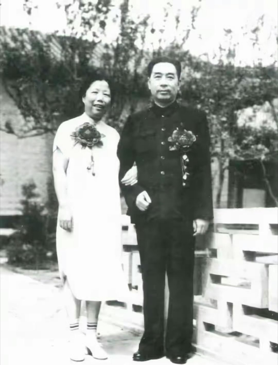 难得一见，周总理夫妻结婚留影，建议收藏[比心]​​​