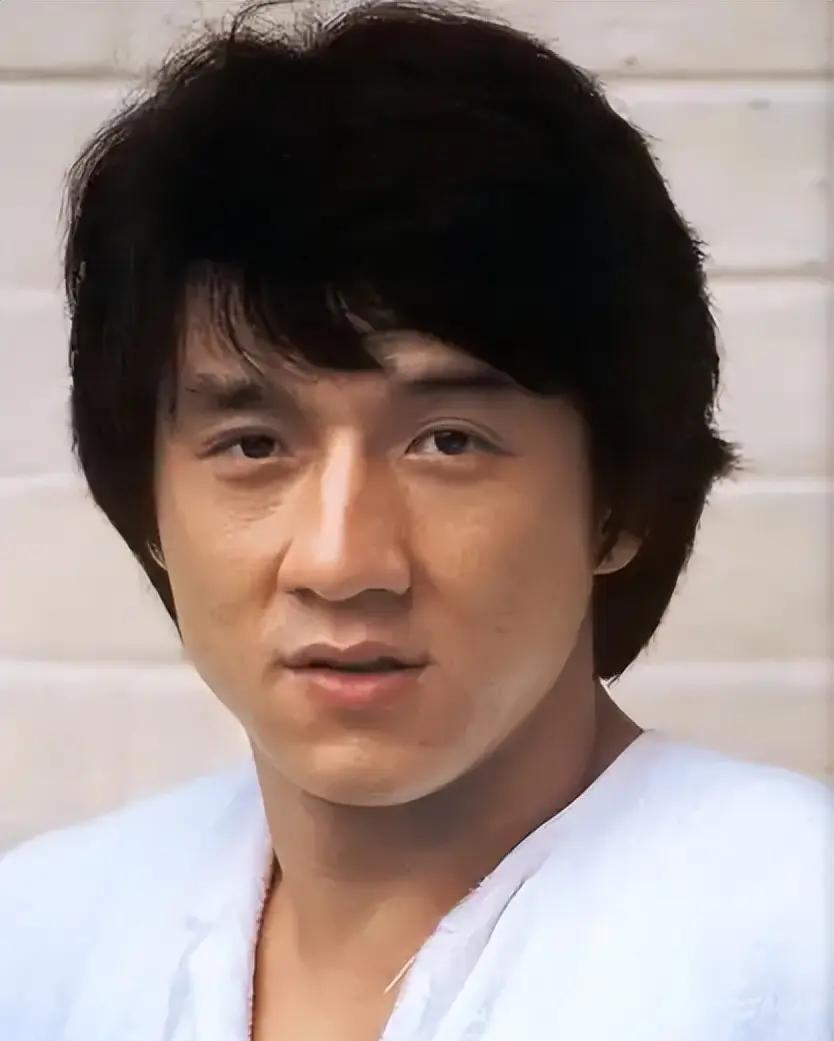 2018年，撒贝宁好奇地问董明珠:“成龙代言一个品牌，一个品牌就消失，这到底是为