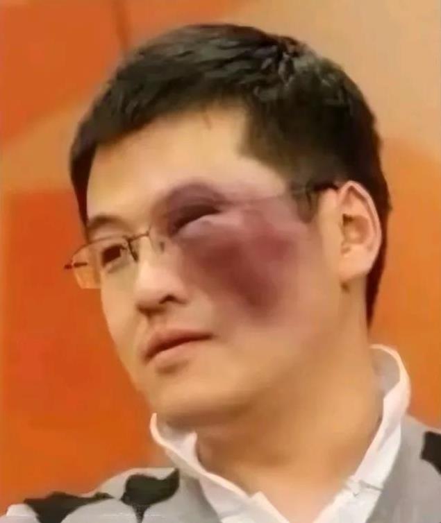 杨毅再次惨遭打脸！季后赛开打之前，国内著名篮球评论员杨毅最看好凯尔特人队卫冕。