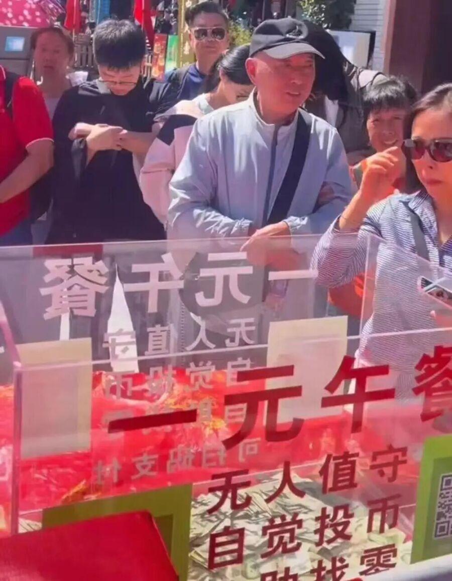 去河南的游客被景区物价惊呆了，这事儿一点不夸张！就说河南老君山景区，从9月30日