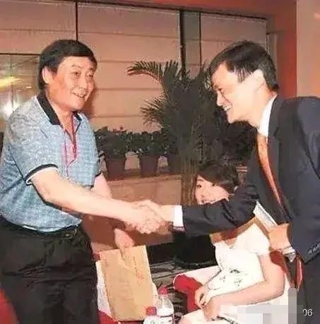 一直视宗庆后和马云为富人中好男人的典范，他们都是富不换妻。没想到宗庆后生前赚够了