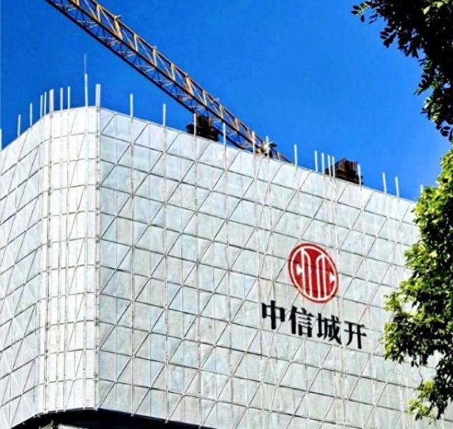 两小时吸金百亿元的深圳顶豪, 曾是20年“烂尾地”, 记者实探“豪”在何处