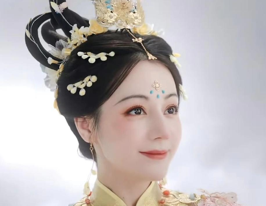 是不是有人和我一样，感觉自己的审美能力有问题了？为什么觉得现在的她看着有种又