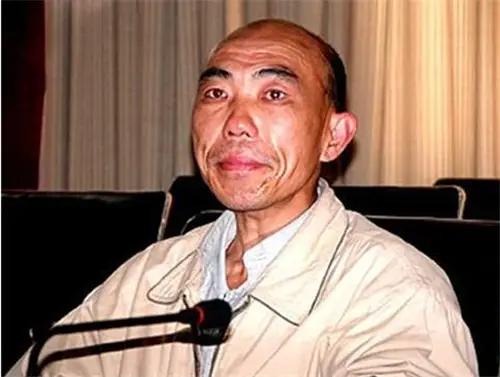 一男子因为一件三块钱背心在监狱服刑了13年，还剩15天就刑满释放，就在这时，检察