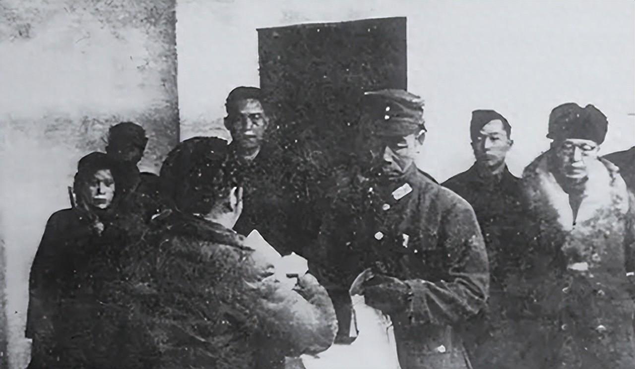 吴石遇害后，侍奉他家29年的佣人阿香，凭3个选择全身而退。这人不起声，劲压在