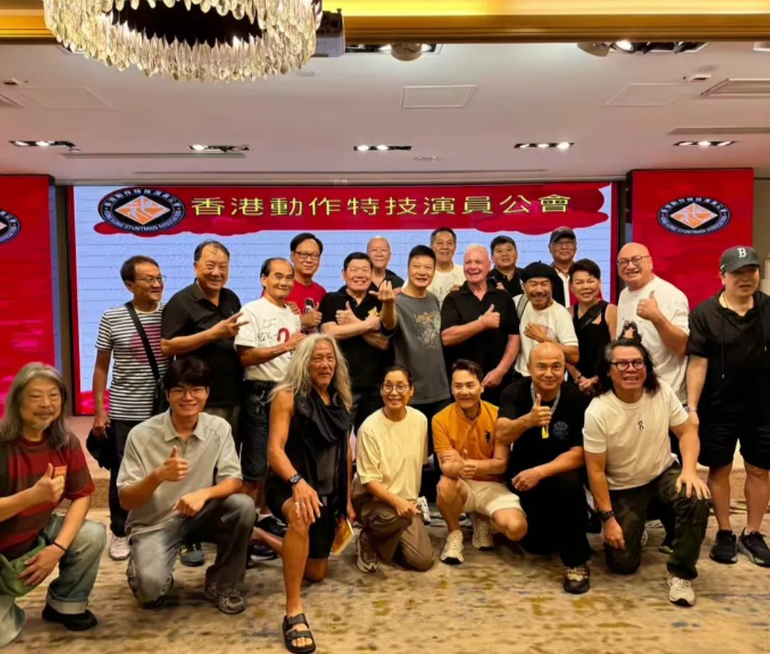 一众香港动作演员聚会，很多熟面孔，你都认得他们吗？近日，杨盼盼在个人社交账号上