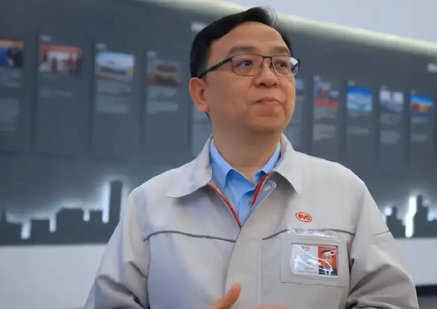 比亚迪总裁王传福说，他高中时回家要生活费时，他嫂子张秀菊，翻箱倒柜，兜里就几毛钱，嫂子一拍大腿，做出