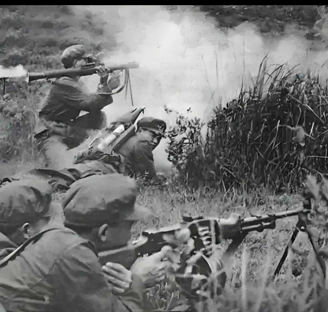 79年下半年，俺们连从云南保山军分区来了一个副连长，姓刀。当年俺们只是知道刀副连