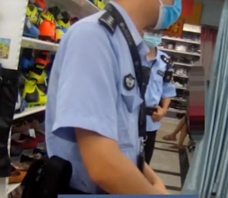 “把我爸爸抓起来！”浙江义乌，一男孩放暑假在爸爸店铺里打工，约好工资一日一结，每