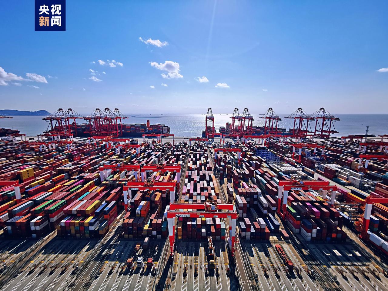 中国不仅要做制造业第一大国，更要做第一消费大国。今年，中国将多举措扩大进口，支