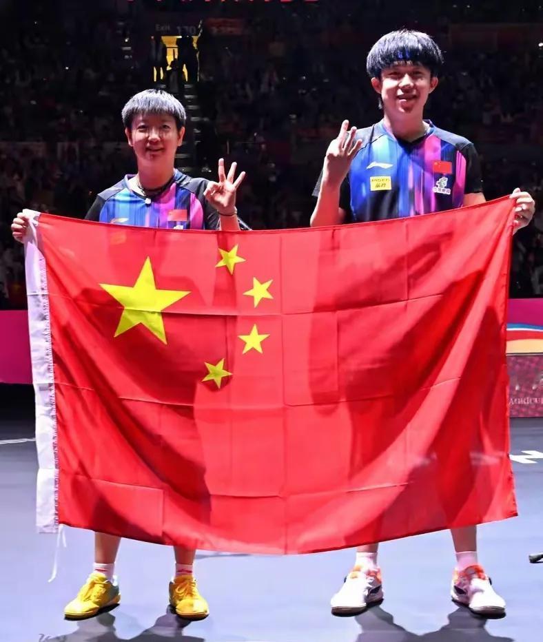 国乒庆功宴上，王励勤主席点名表扬的两个人，一个被张本美和打到得分率33%，一个两