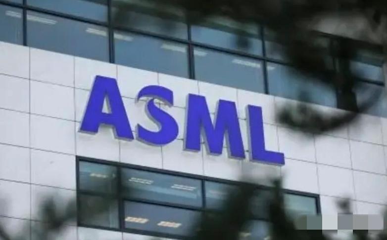 杀鸡儆猴！荷兰彻底慌了！荷兰这个中立国家，本以为傍上美国这个妖孽，便可以为所欲