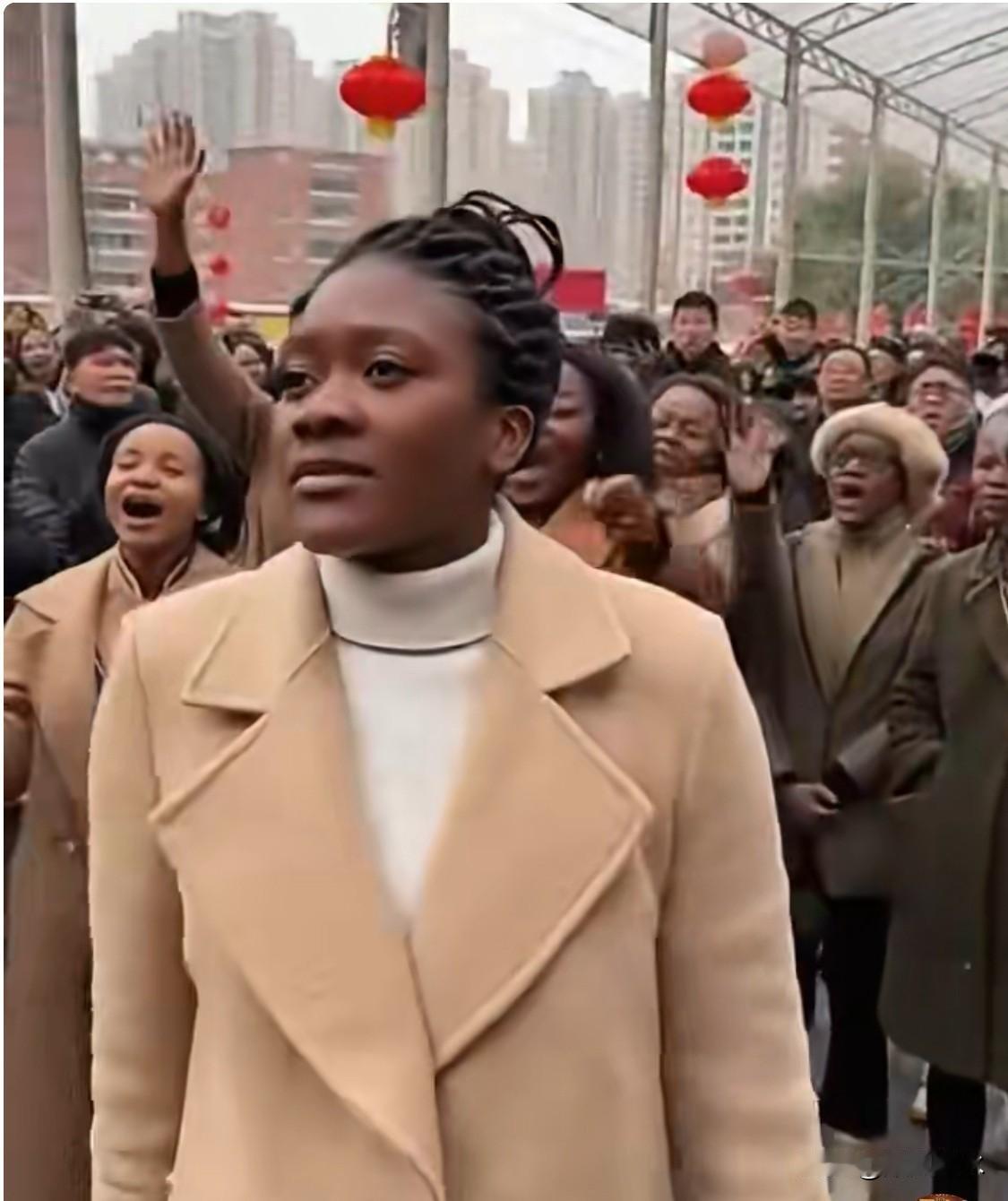 非洲姑娘来华相亲，不要彩礼能打动中国男人吗？最近有非洲姑娘组团来华相亲，喊话