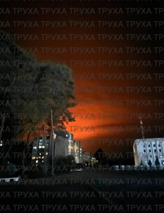 普京忍无可忍下死手!基辅整夜都在爆炸,整个城市陷入一片黑暗。路透社10月25