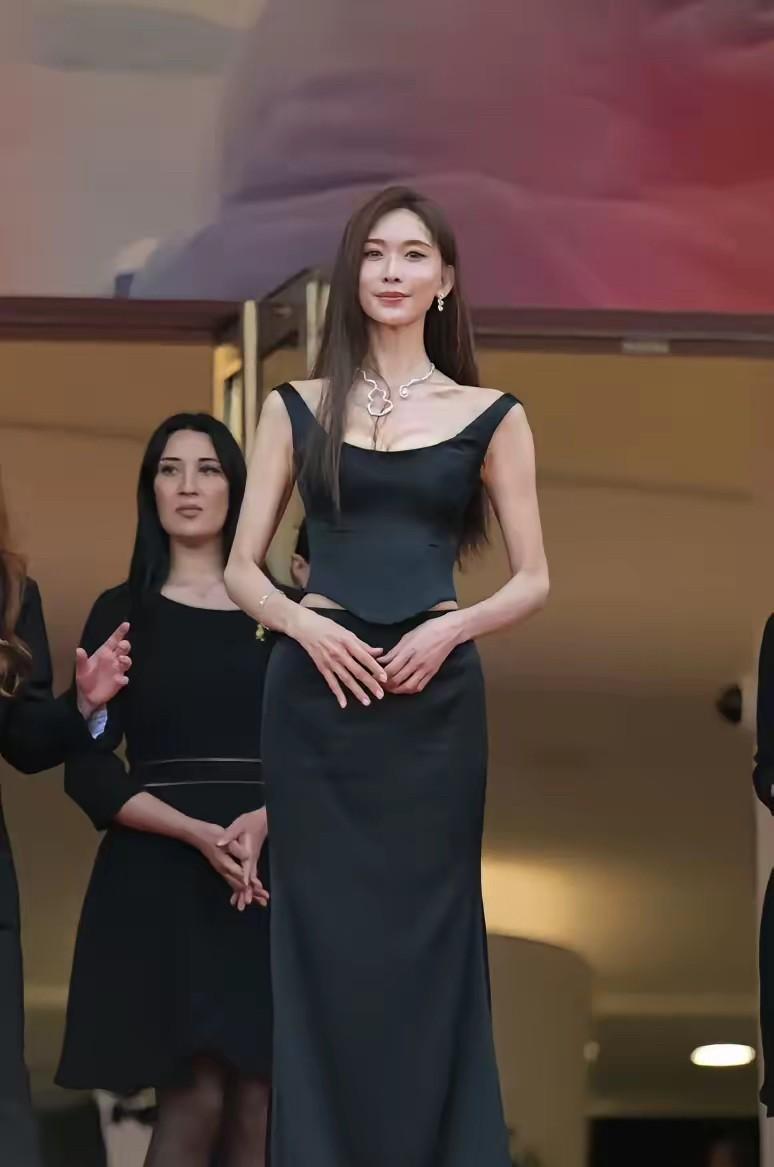 志玲姐姐真不应该结婚，50岁的高龄还被日本老公催生二胎，老公上节目还把她贬的