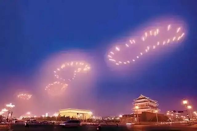 从“奥运大脚印”到“炸山升龙”：蔡国强的烟花封神之路，这次该不该踩刹车？如果不