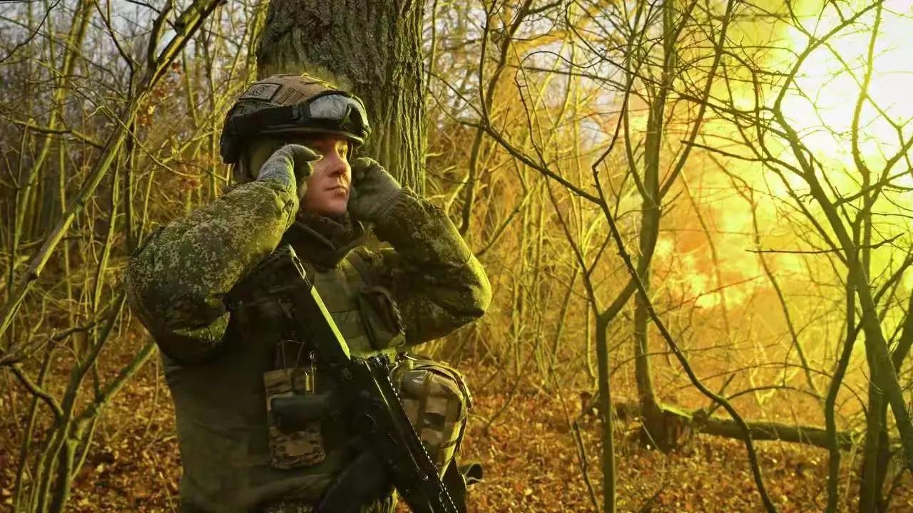 普京真是要砸锅卖铁打仗了，三年近6000亿美元军费！最恐怖的是，俄罗斯2026年