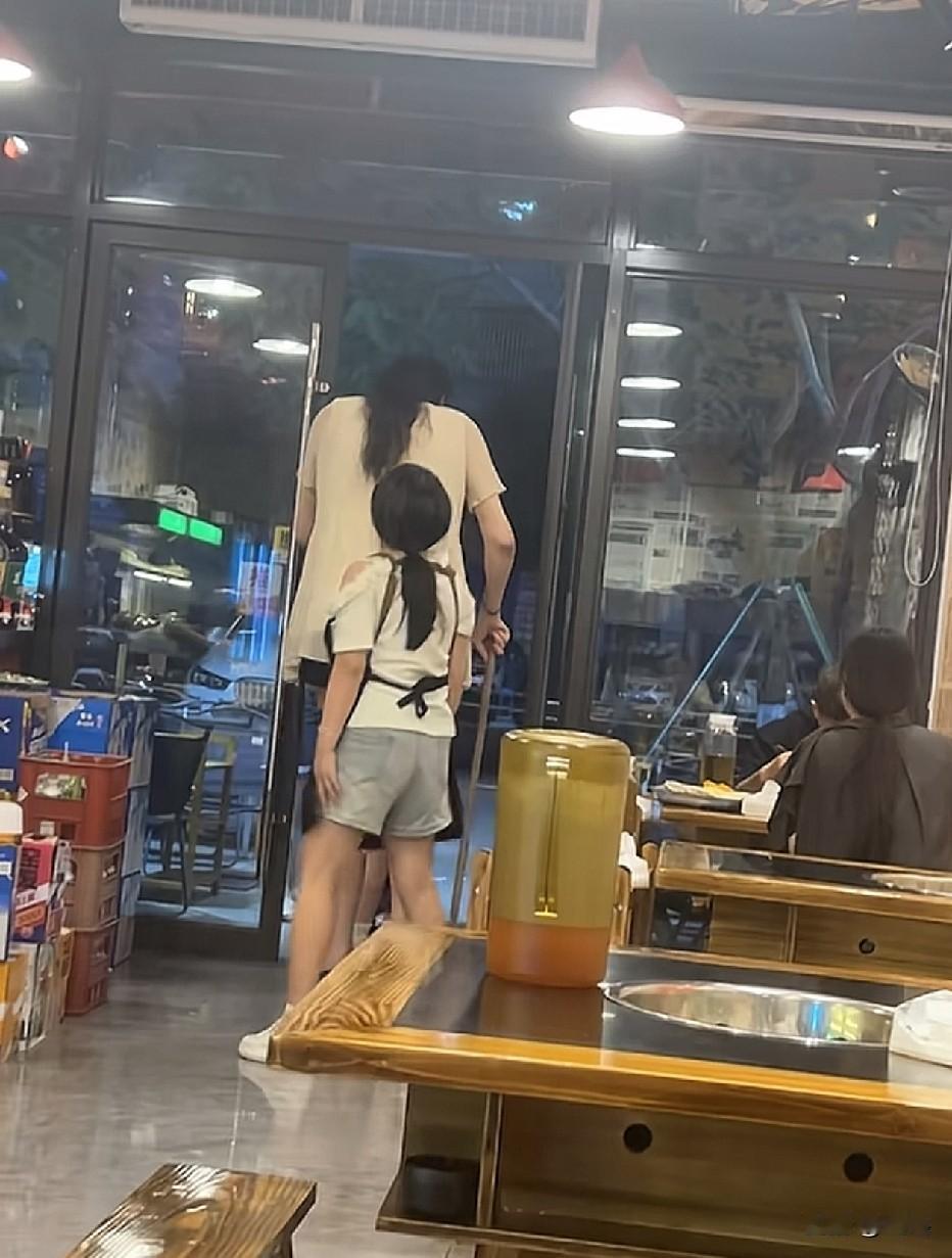 下垂体激素性生长肿瘤患者，十三岁直接一米九起步。十八岁基本两米十几二十几厘米。长