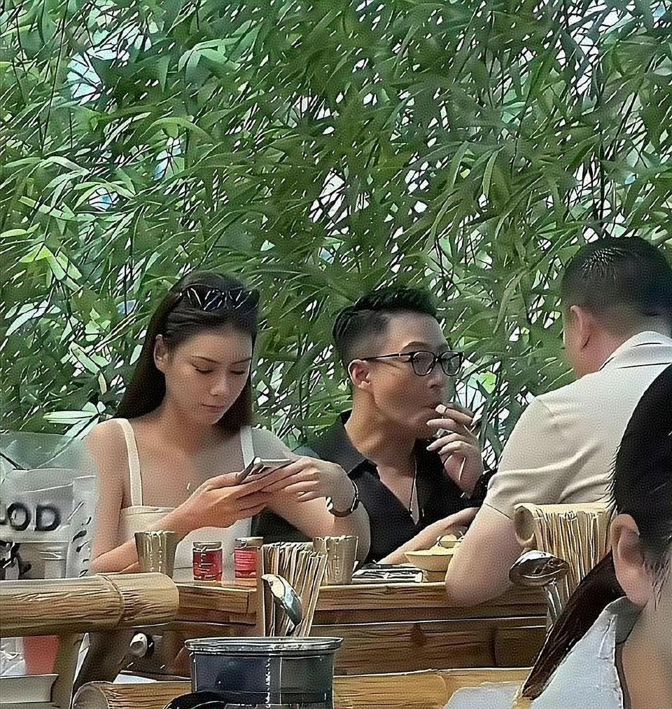 估计这位美女可以炫耀一辈子了