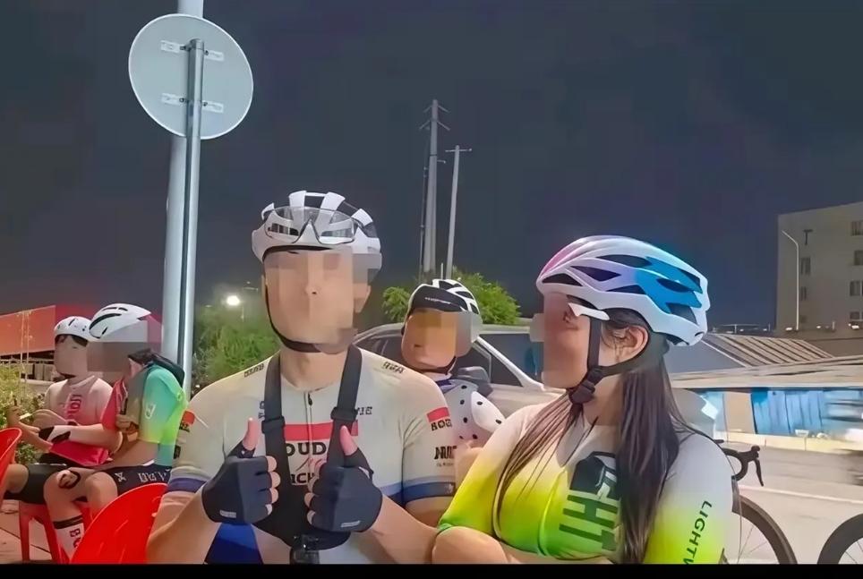 鸟哥是个已婚男。骑行车队里的老人，约骑、吃饭、喝酒，一套流程很熟。南宁有