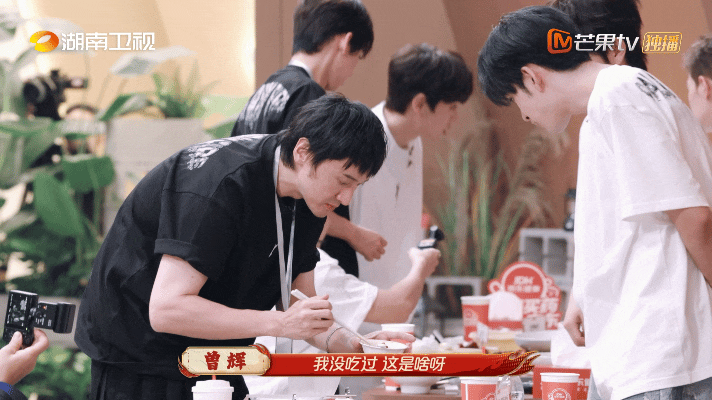 曾辉狂吃孙楠的金陵双臭金陵双臭凭什么进江苏十大招牌菜？肥肠软糯、臭豆腐吸饱汤汁