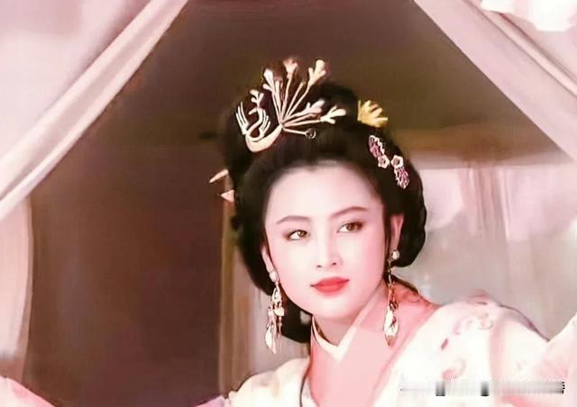网传巜三国演义》又要重拍了，导演还是高希希，我不关心别的，我就想看看这次谁扮演貂