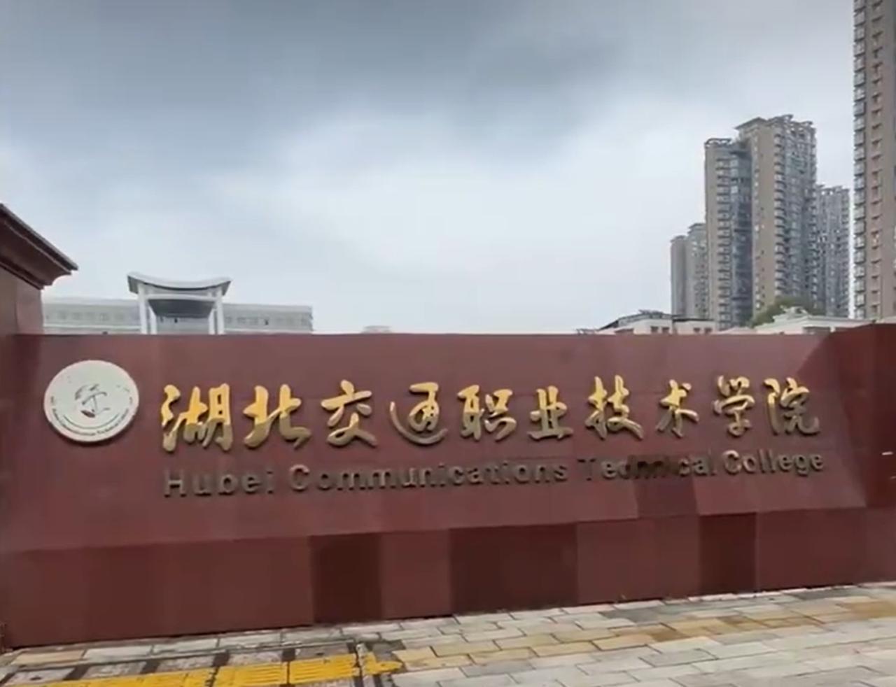 9月13日，湖北交通职业技术学院的大二学生小翔，从暑假开始就去了学校合作的一家物