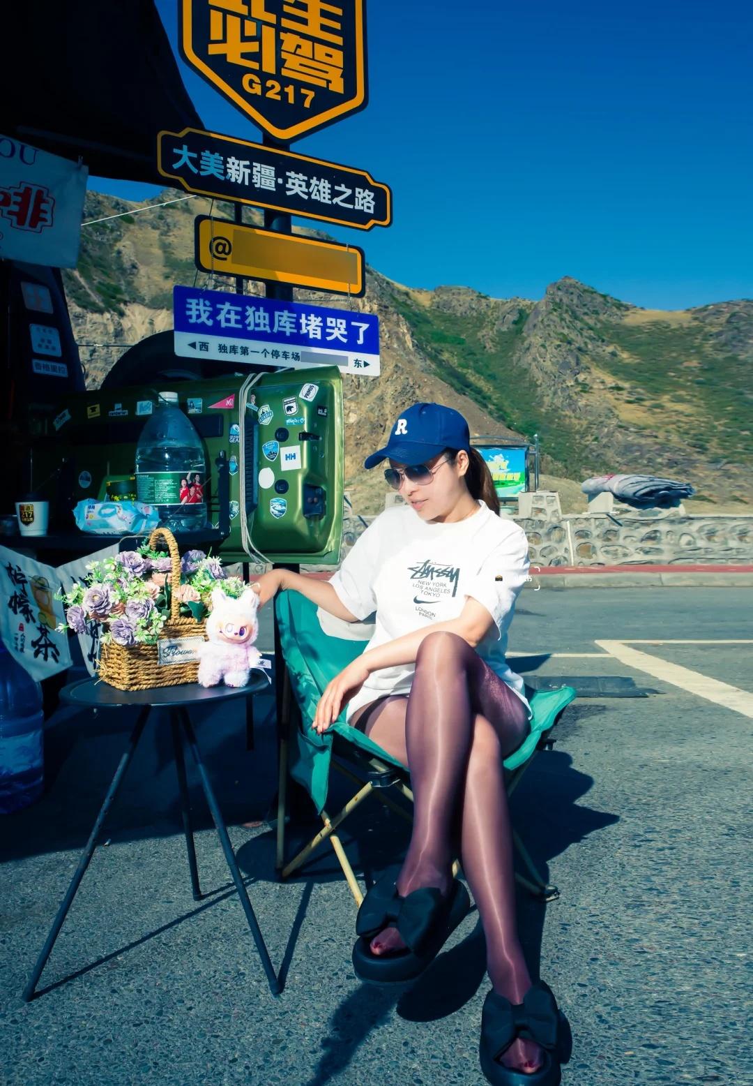 天山最后一个弯道独库公路的终点，不是结束而是高潮当车轮驶出天山最后一个弯道