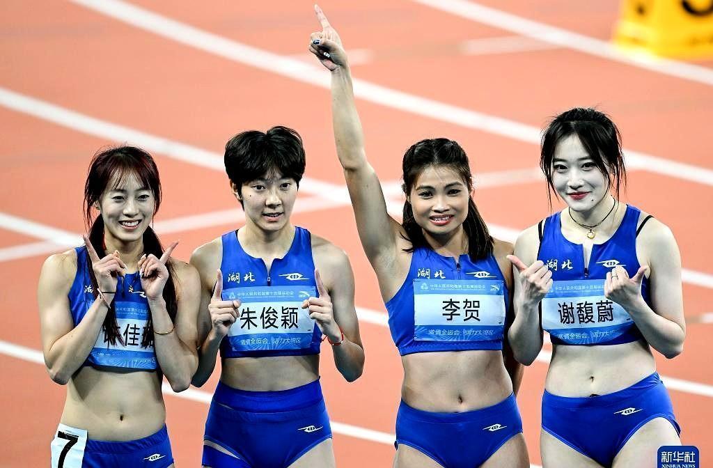 出人意料。千湖之省的湖北人突然跑得更快、跳得更高了。第十五届全运会，湖北人在田