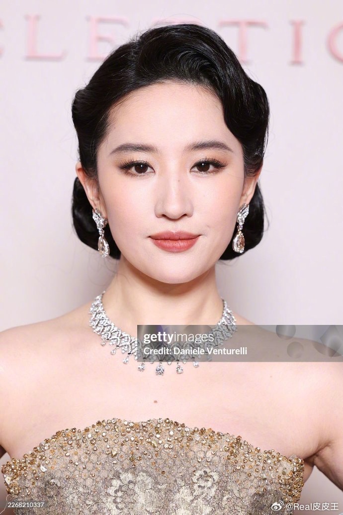 刘亦菲参加宝格丽第二套造型，来看看G社生图。