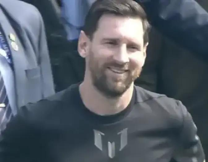 商业赛事本质是舞台秀，梅西香港行撕开了门票背后的精密计价器。VIP区域占尽角度