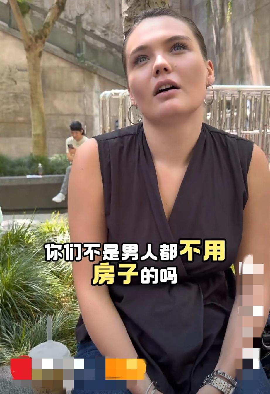 杭州一相亲角上，男子质问俄罗斯女孩，俄罗斯那边不要车子房子的，俄罗斯女孩认为要有