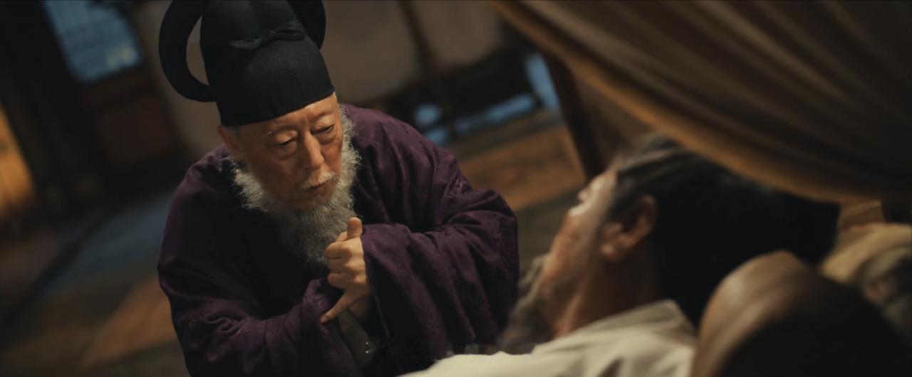 剧中，钱元瓘想立三郎，因为钱元瓘知道三郎是自己的亲儿子，名义上是养子。加上三郎年