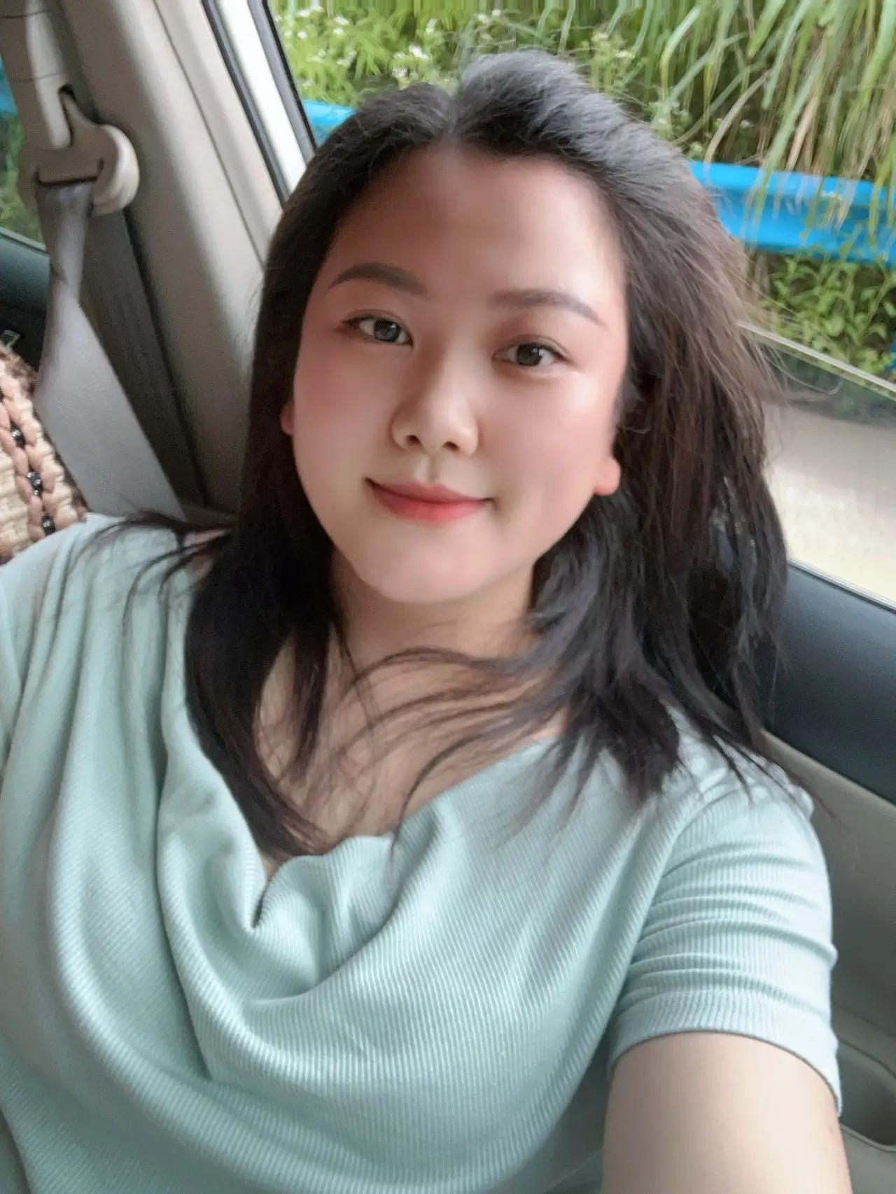 在车里自拍，开心的一天！40岁的你现在过着怎样的生活呢?