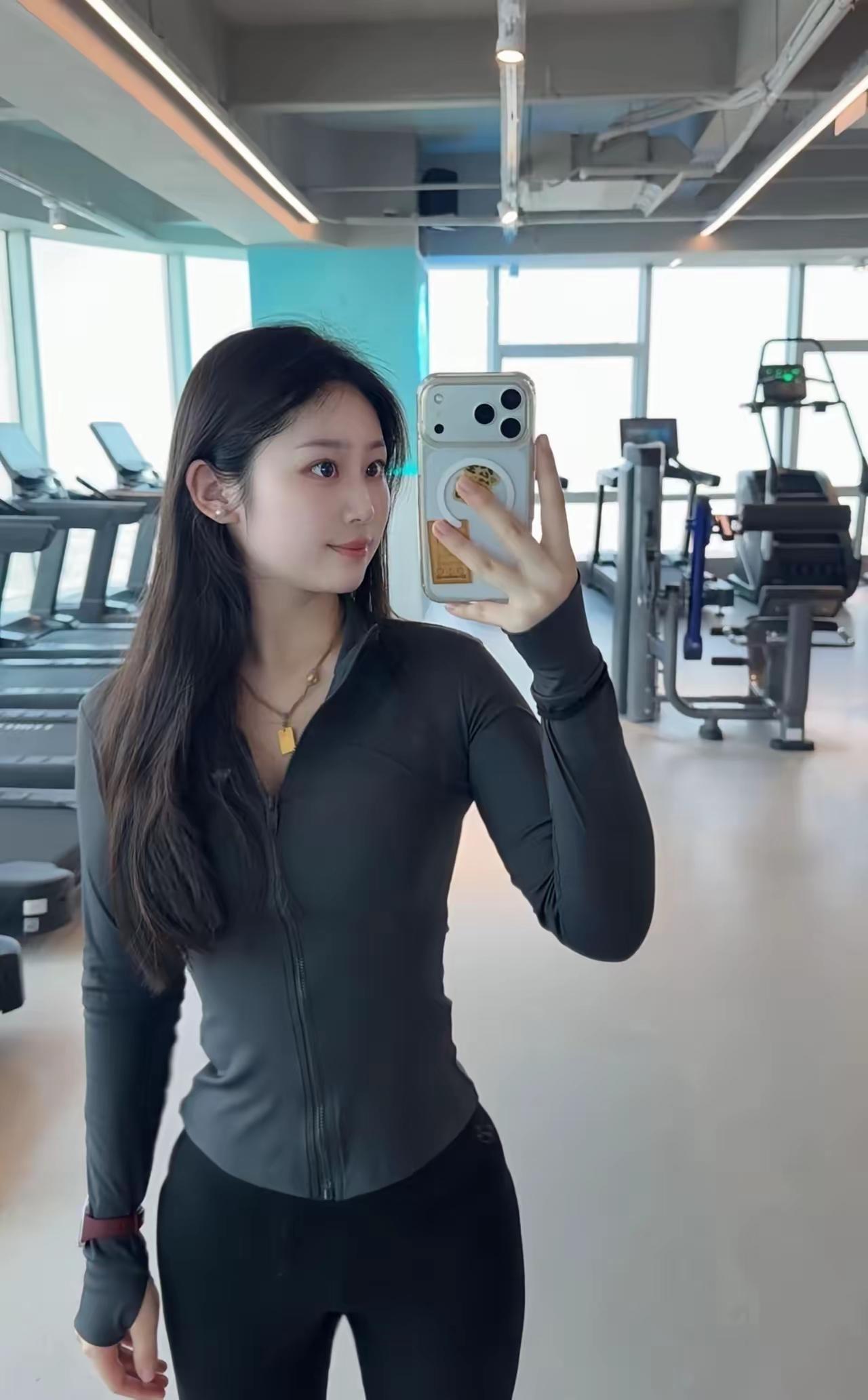 先搞身材再搞钱，钱和身材都有了。先搞钱再先身材，身材先垮钱也没了。