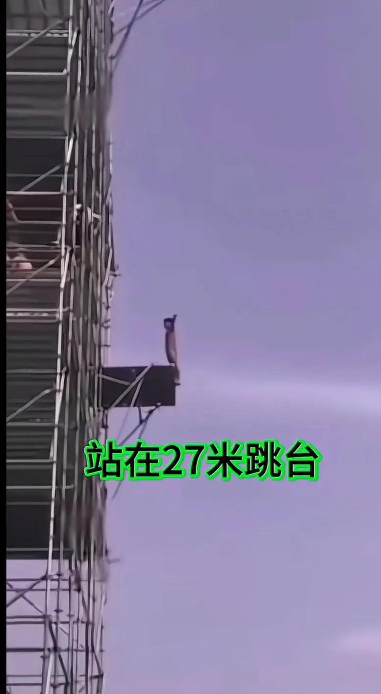 跳水界真黑啊，有这样的欺负人的吗？欺负一个没有背景，没有资本的小孩子，为什么不让