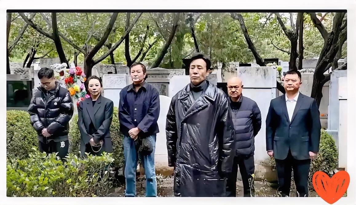 于和伟这波操作确实少见。戏拍完了，别人忙着庆功，他一个人去了福州文林山。站在