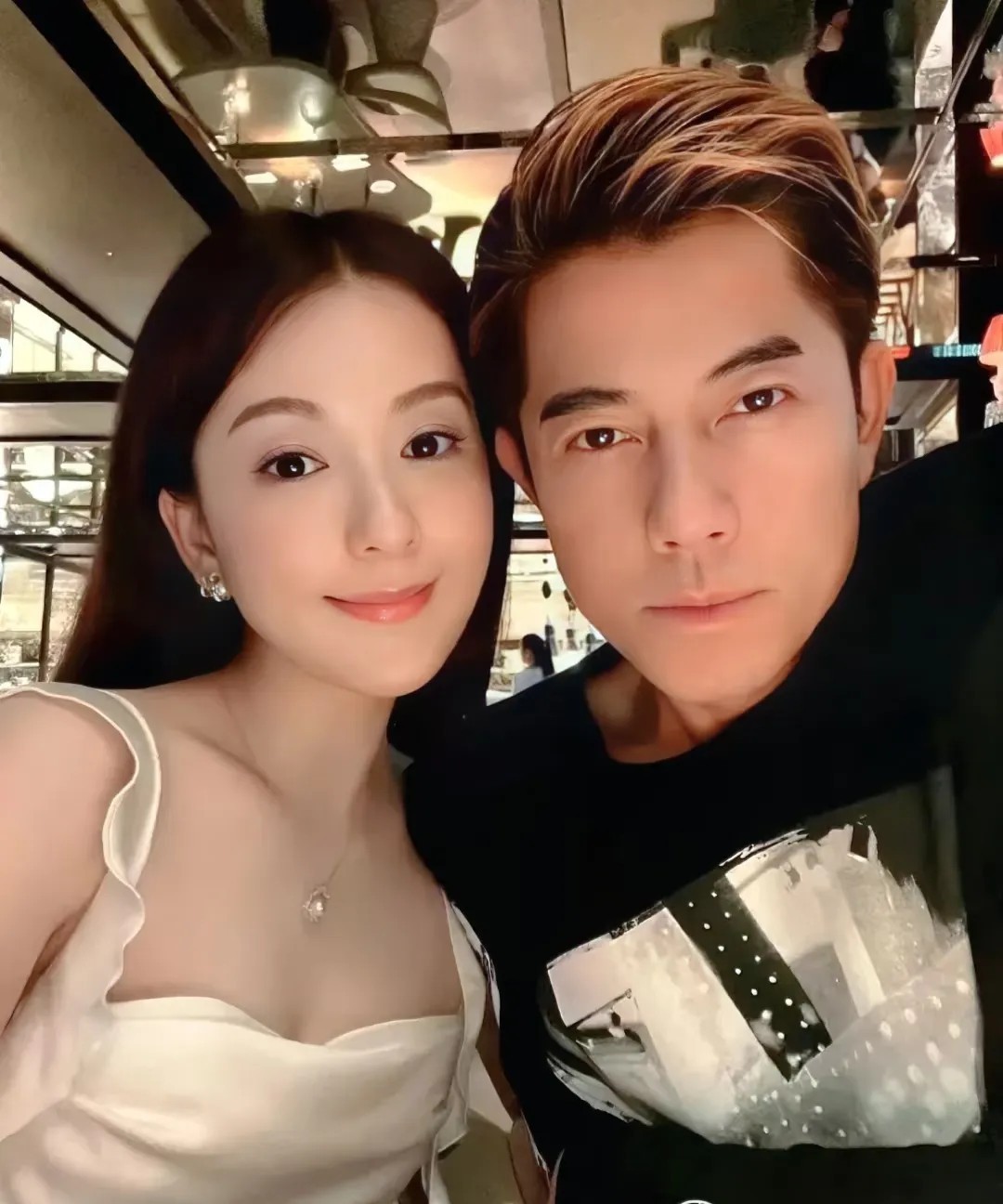 你们发现没？四大天王，只有郭富城爱晒老婆，原因很简单！不是因为方媛年轻漂亮