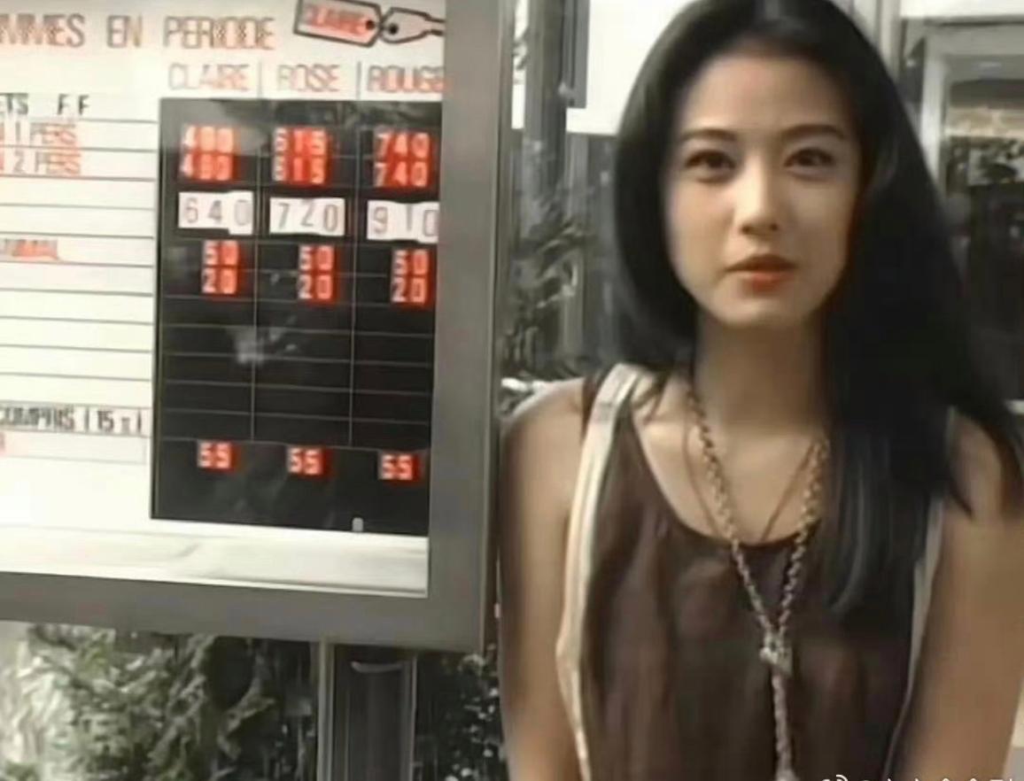 年轻的周海媚，真是清纯到极致了。